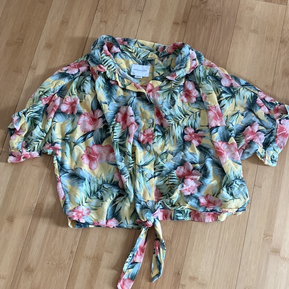 AE Hawaiian Button Down Shirt - Picture 3 of 8